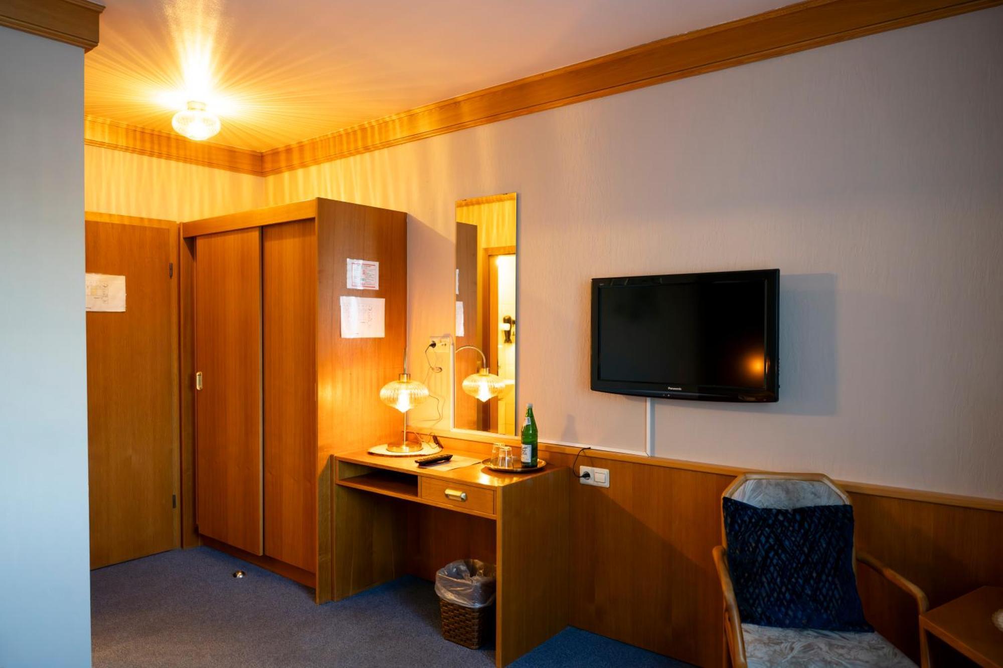 Hotel Guelser Weinstube Κόμπλεντς Εξωτερικό φωτογραφία