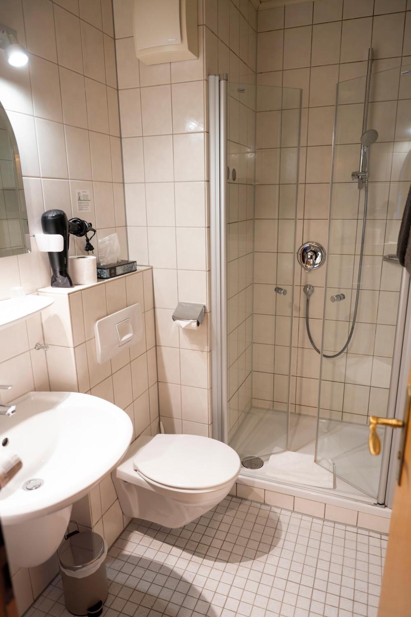 Hotel Guelser Weinstube Κόμπλεντς Εξωτερικό φωτογραφία
