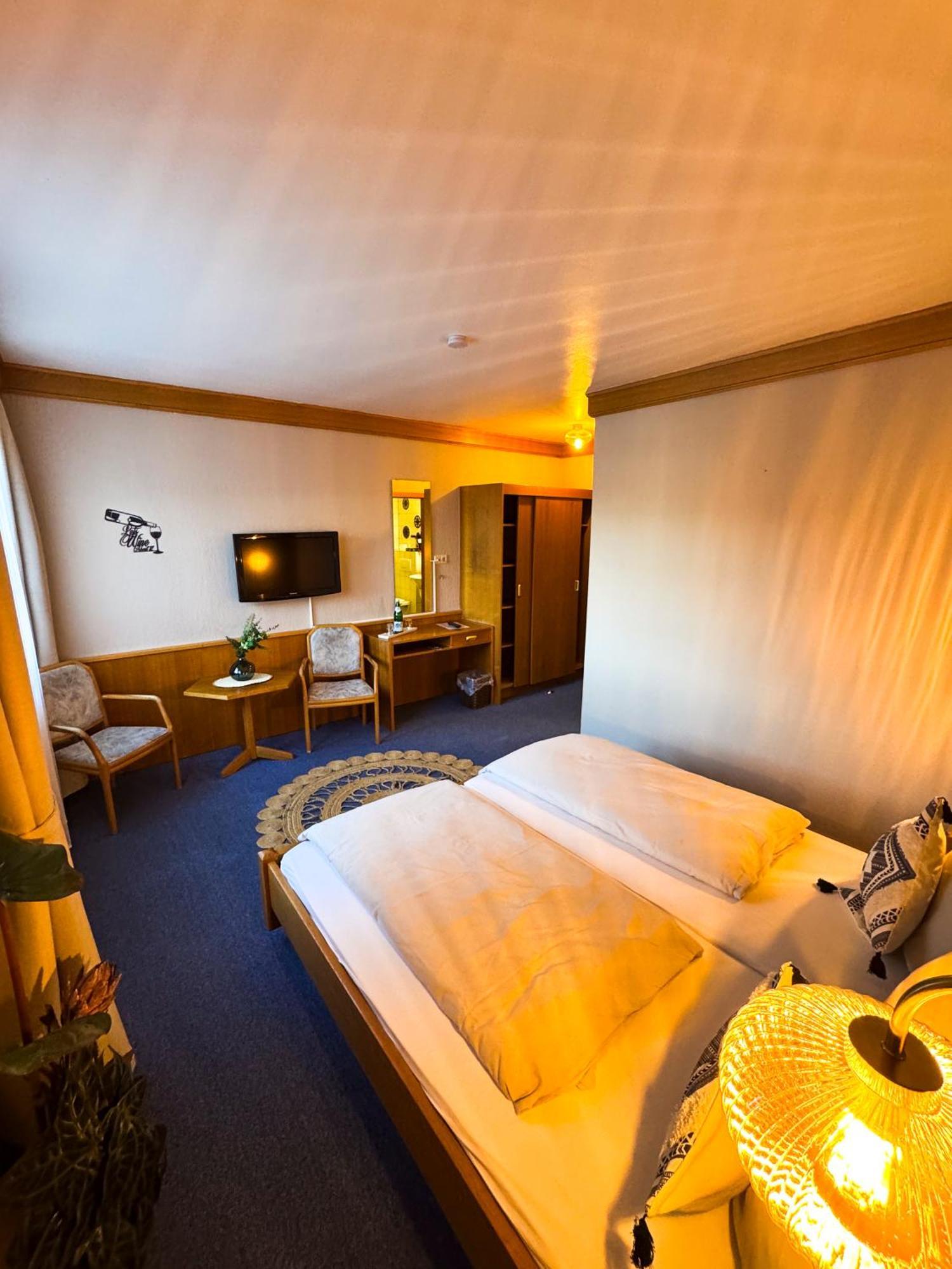 Hotel Guelser Weinstube Κόμπλεντς Εξωτερικό φωτογραφία