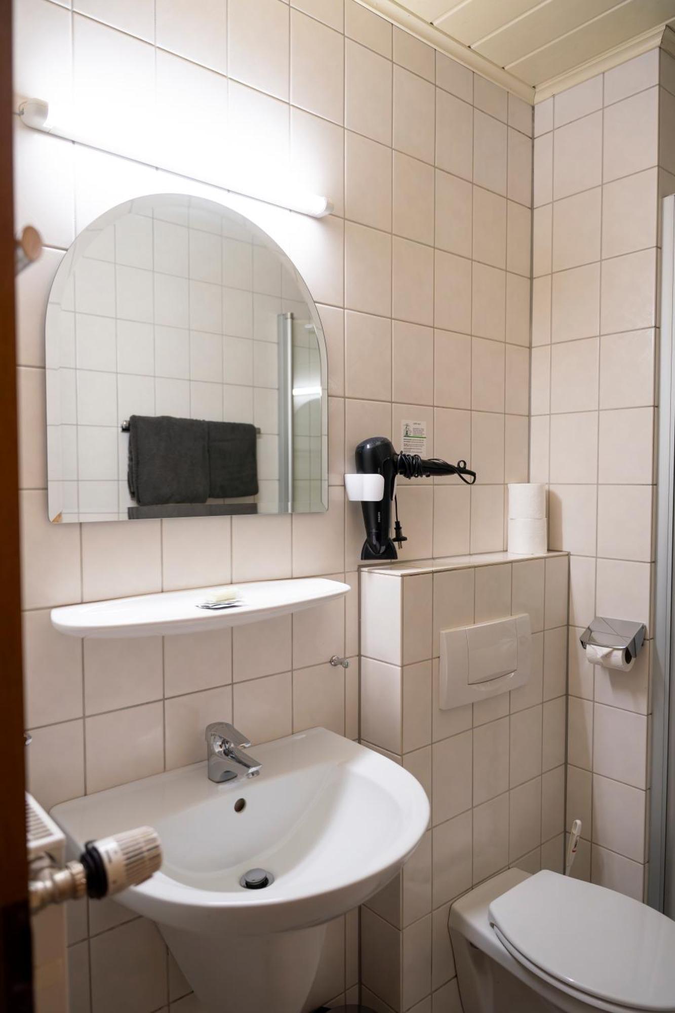 Hotel Guelser Weinstube Κόμπλεντς Εξωτερικό φωτογραφία