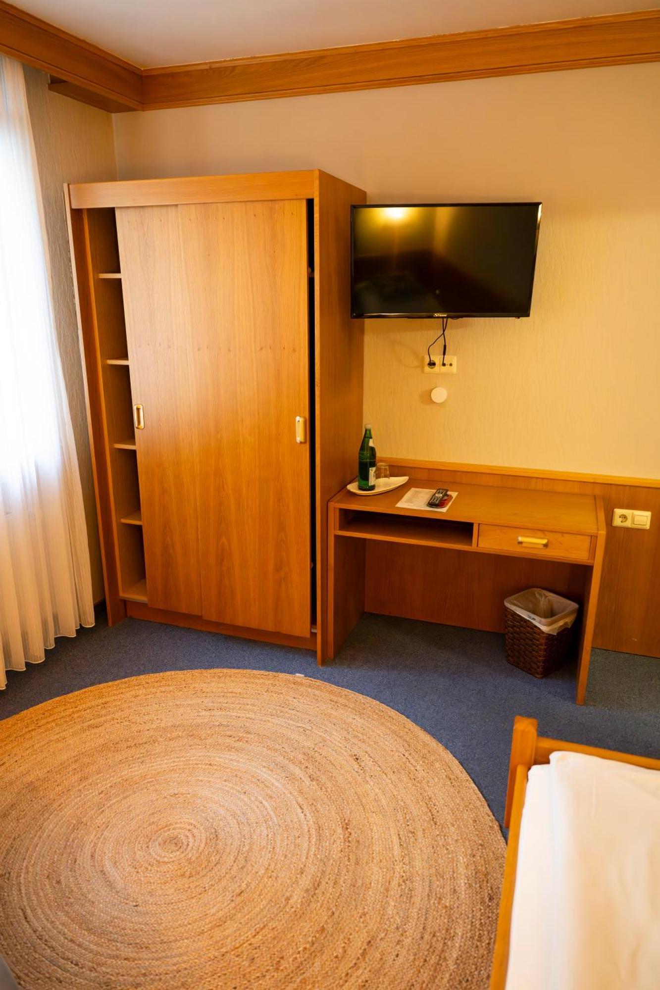 Hotel Guelser Weinstube Κόμπλεντς Εξωτερικό φωτογραφία