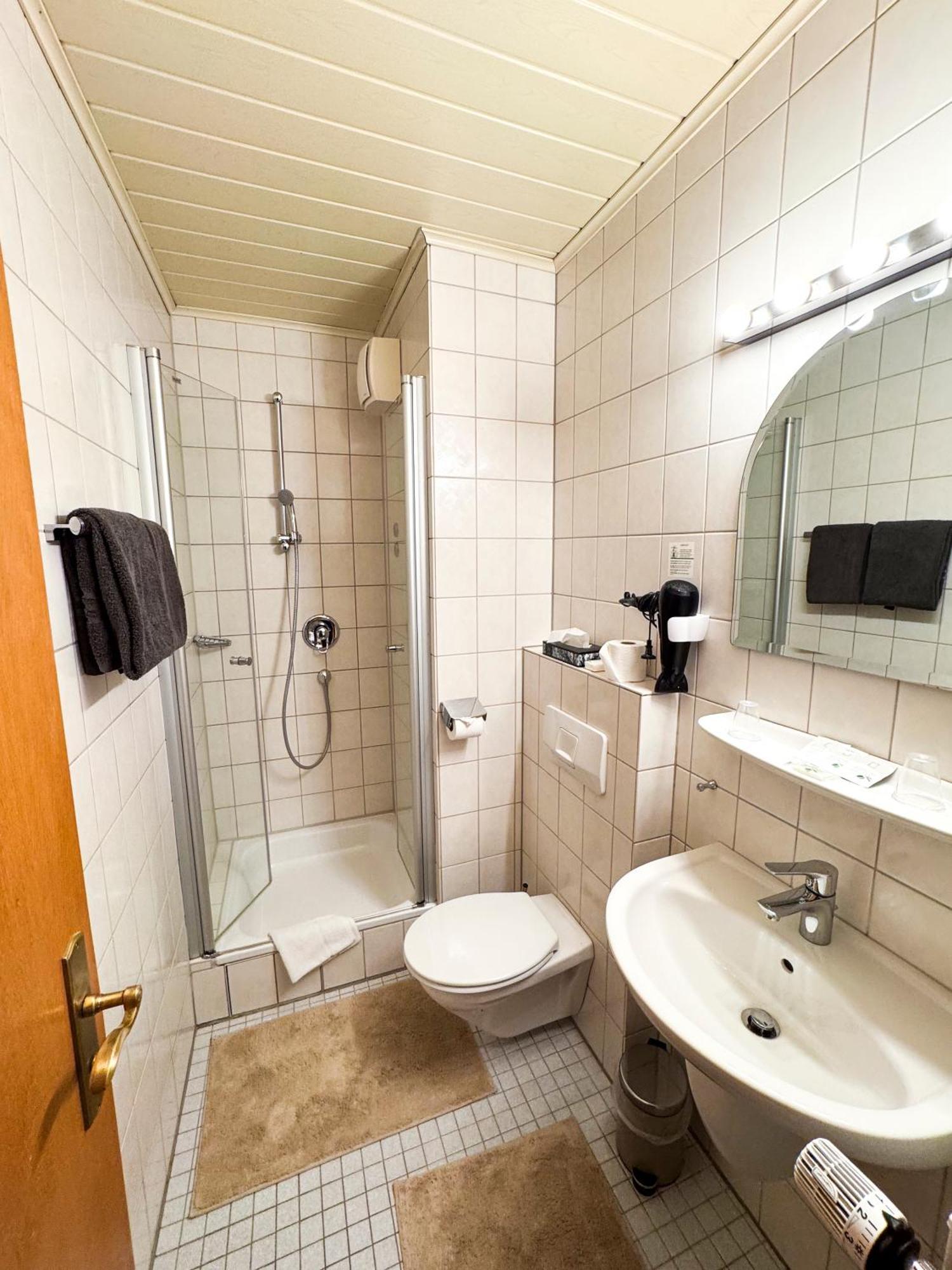 Hotel Guelser Weinstube Κόμπλεντς Εξωτερικό φωτογραφία