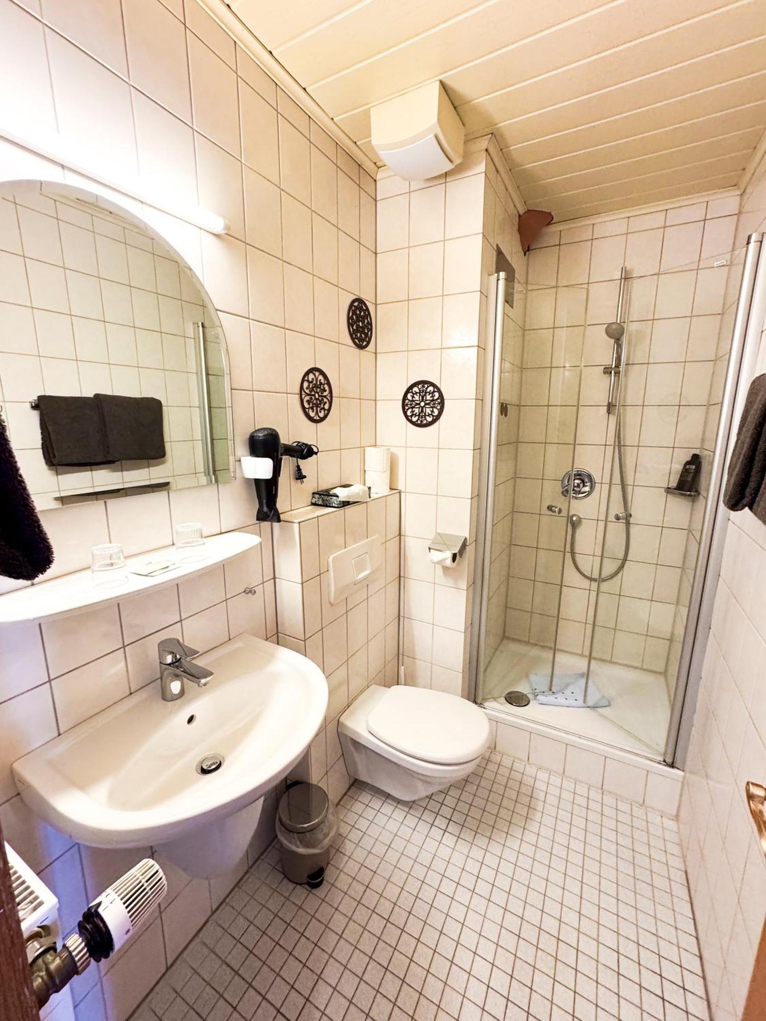 Hotel Guelser Weinstube Κόμπλεντς Εξωτερικό φωτογραφία