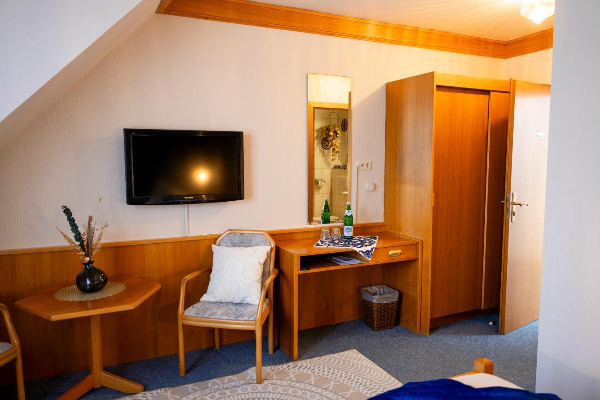 Hotel Guelser Weinstube Κόμπλεντς Εξωτερικό φωτογραφία