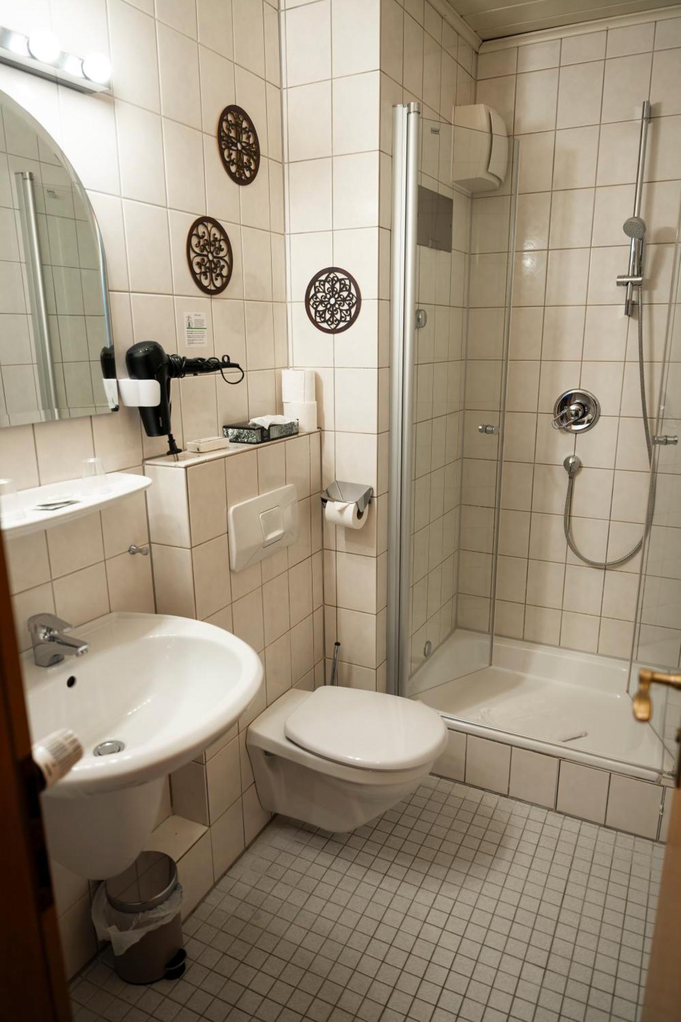 Hotel Guelser Weinstube Κόμπλεντς Εξωτερικό φωτογραφία